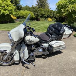 2003 Harley Davidson Motorcycle FLHTCUI 