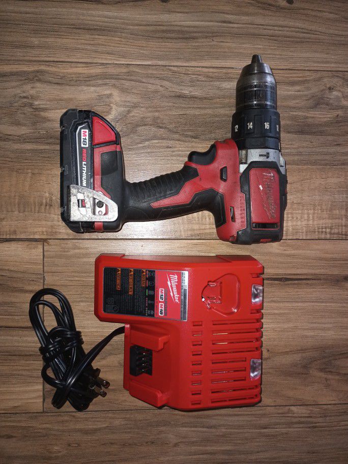 Milwaukee 18 Volt Hammer Drill  and Charger