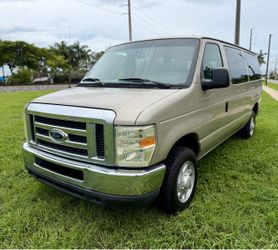 2008 Ford E350 Super Duty Passenger · XLT Extended Van 3D