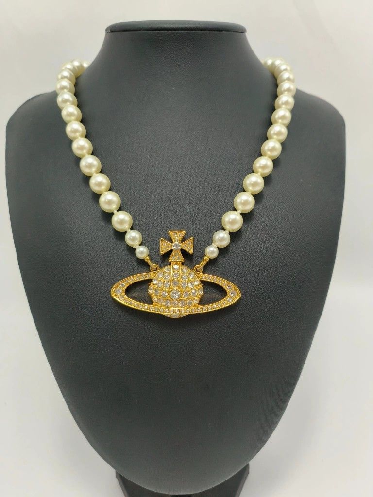 Brand new single-strand pearl necklace with golden yellow pendant