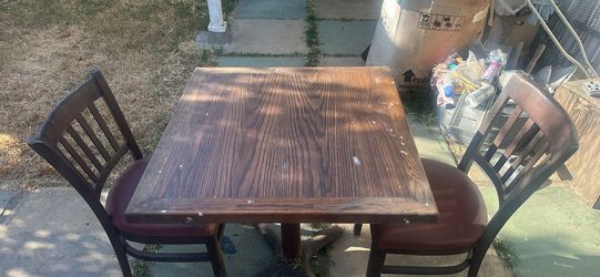 Table & Chairs
