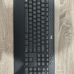 Logitech Wireless Keyboard and Mouse Combo