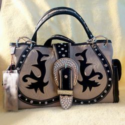 Western Purse: BRAND NEW, WITH TAGS ATTACHED. Buckle and Bling! Montana West [Quality Leather]. Includes Designer Case. Will Last Practically Forever!