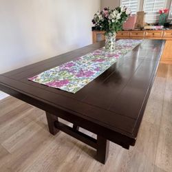 Beautiful dining table (no chairs) 