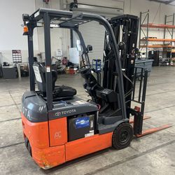 Used Toyota Forklift - 3-Wheel Sit Down Electric Forklift 