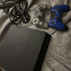 Ps4 Great Condition + 2 Controllers 