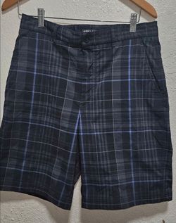 Kirkland Signature Men’s Performance Golf Shorts Sz 32 Navy Blue & Black Plaid
Excellent condition 
Super clean 
Made with a lightweight and breathabl