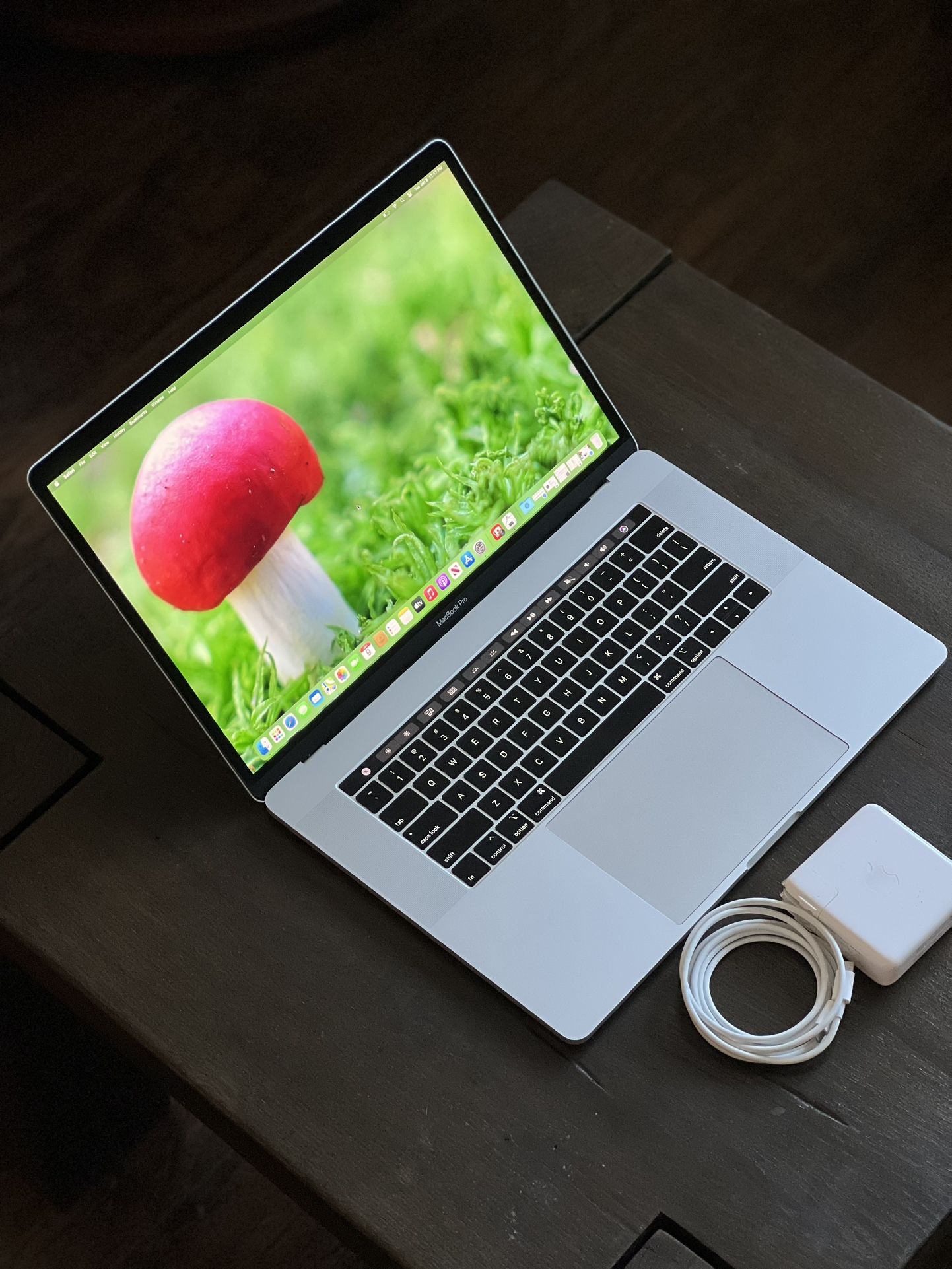 MacBook Pro (2019) 8Core i9 16gb/500gb