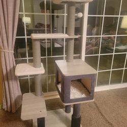 Brand New Never Been Used Large Cat Tower