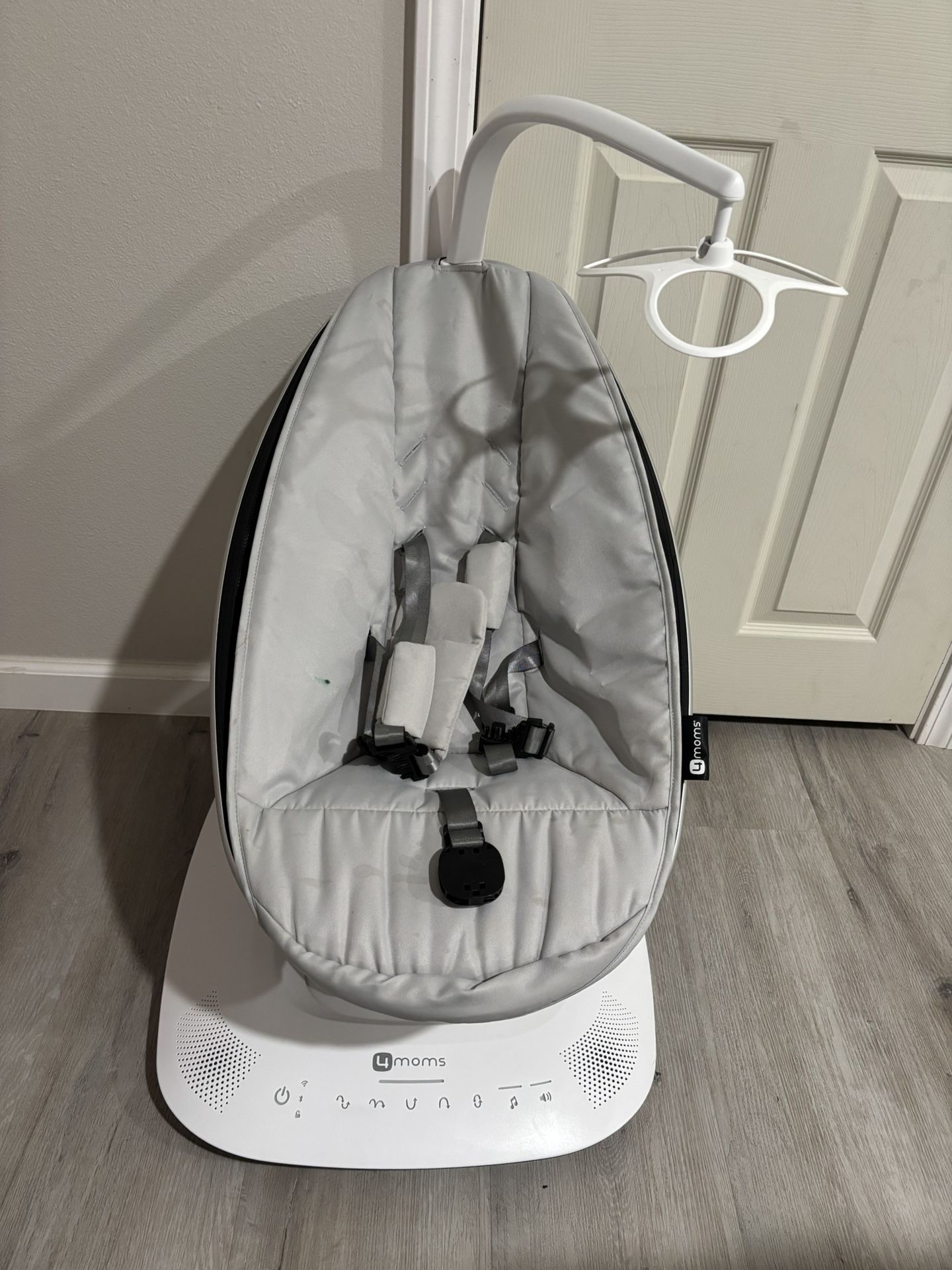 4 Moms Mamaroo Swing