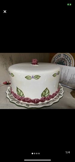 Bella casa cake server /saver and 4 plates