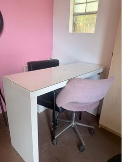 Nails Desk