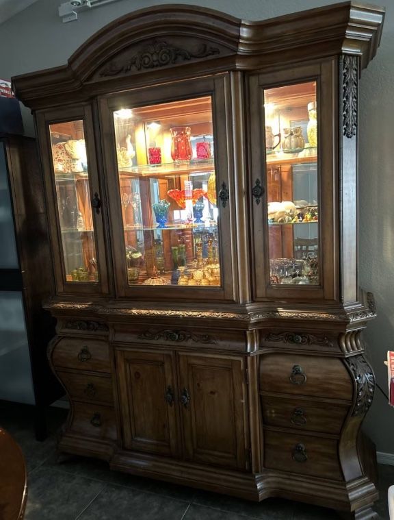 Light Up China Curio cabinet