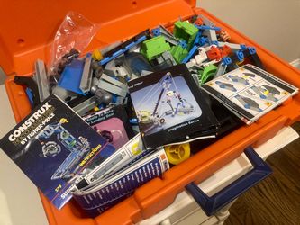 Vintage ( early 1980’s) Fisher Price Construx building set - great for kids who love to build or enjoy Legos