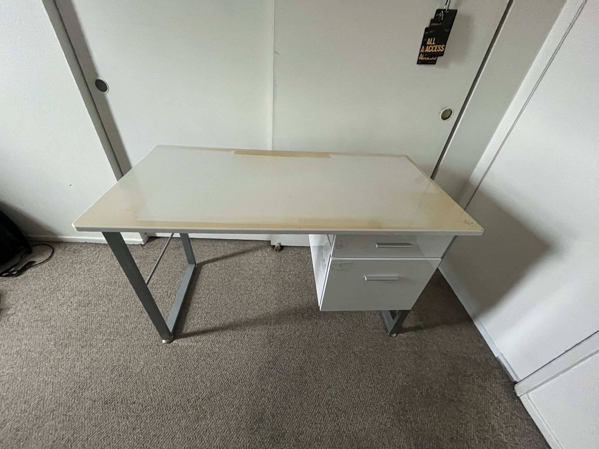 Free desk