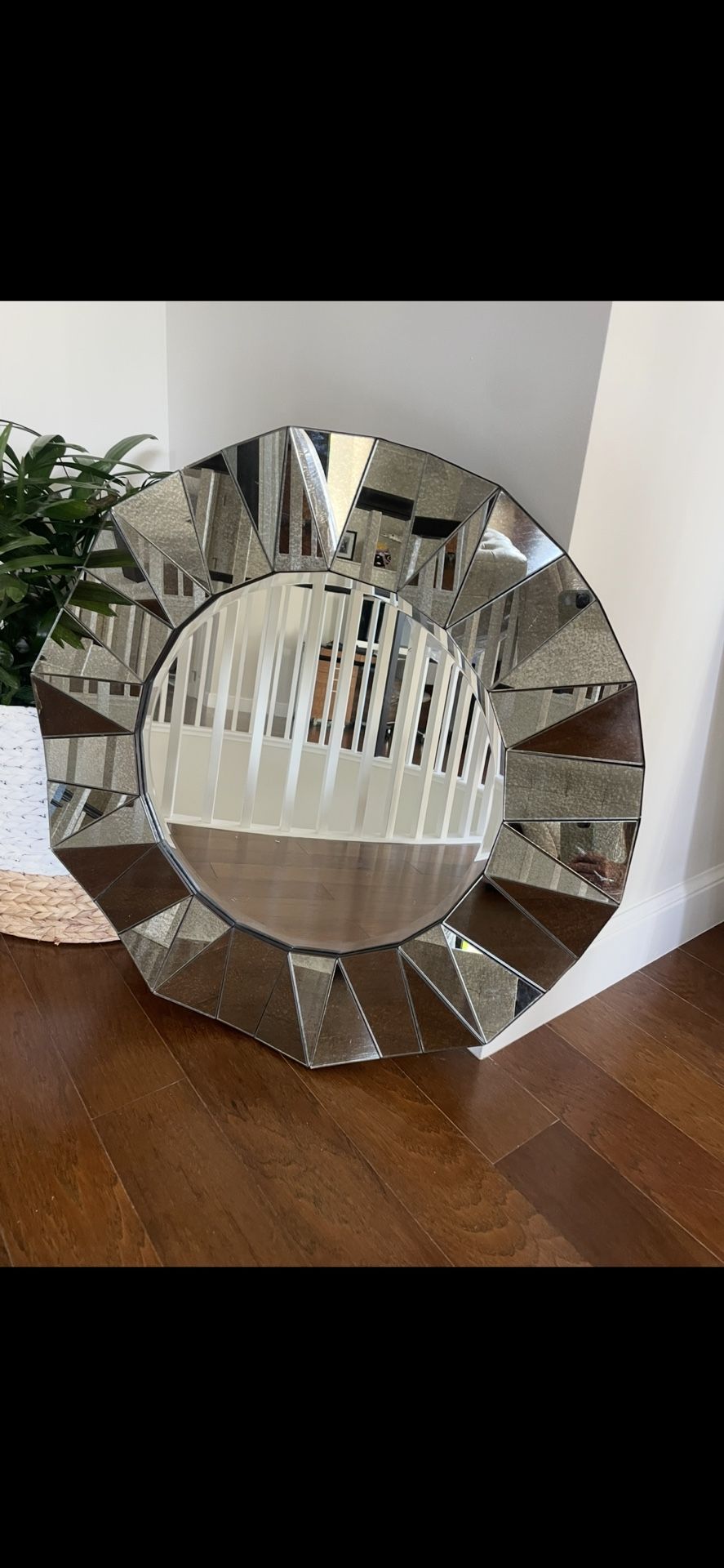 Antique Mirror 32” Round