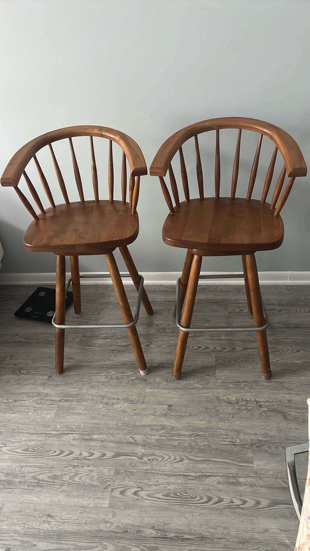 Wooden Bar Stool With Rotating Chair ( Set Of 2)