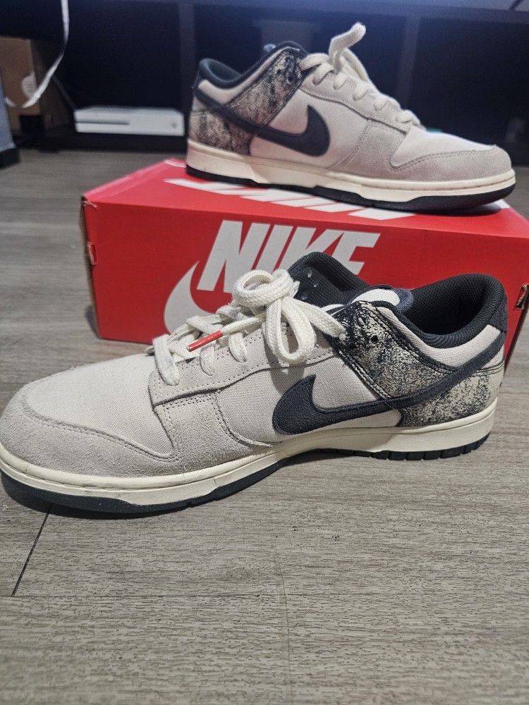 Men's Nikes Size 13