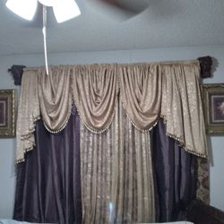 Cortinas Doradas Con Morado