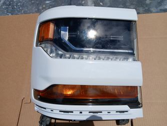 2016-2019 Chevy Silverado 1500 Passenger Side HID Headlight OEM