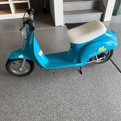 Razor Pocket Mod Petite - miniature Euro-styled electric scooter!