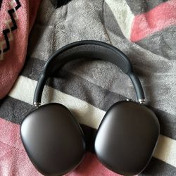 AirPods Max (lightning cable charger)