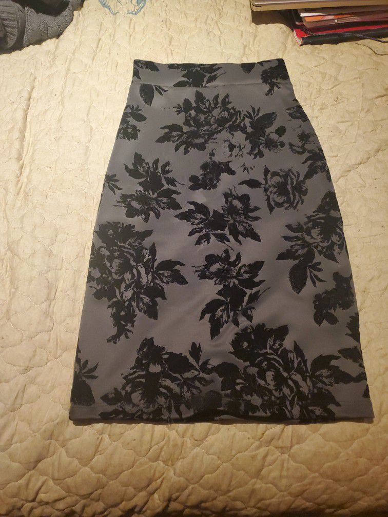 Gray Pencil Skirt W/black Velvet Floral Print