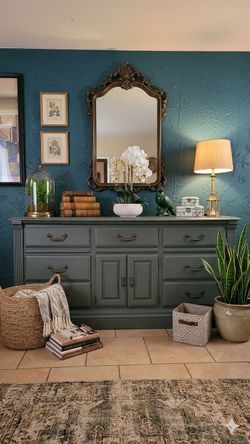 BEAUTIFUL LONG 9 DRAWERS DRESSER FOR SALE! SOLID WOOD! IN EXCELLENT CONDITION, DELIVERY AVAILABLE