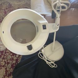 LUXO Magnifier 120V 22W 60HZ