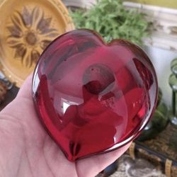 Vintage Dynasty Gallery Heirloom Collectibles Red Glass Paperweight Heart Shape
