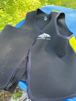 Water vest wet suit