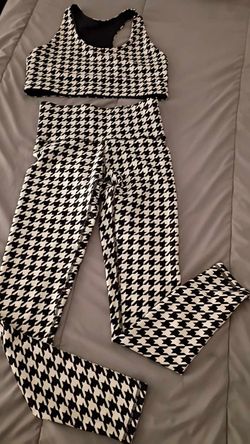 Houndstooth Sports Bra and Leggings Set size large