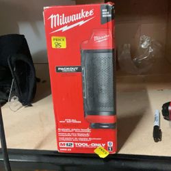 Milwaukee M12 Bluetooth Jobsite Speaker w/packout Compatibility