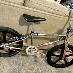 OLD SCHOOL BMX 1980 NICKEL MONGOOSE MOTOMAG 