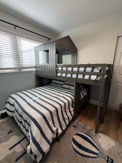 Twin/Full Bunk Bed