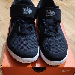 New 3y Nike Team hustle D 10 shoes $40 Obo...