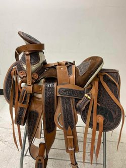 Montura con bordados
