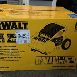 Dewalt XTREME Quiet 2 Stage 4.5-Gallons Portable Electric 200 PSI Hot dog Air Compressor