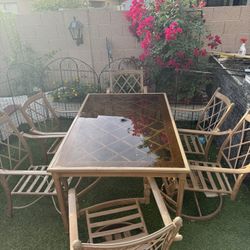 Patios Table 