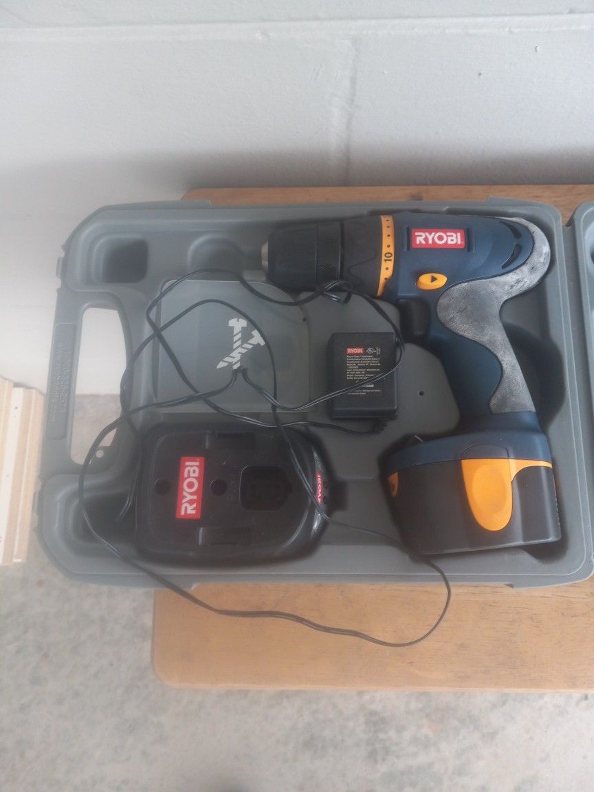 RYOBI 9.6 VOLT DRILL, BATTERY, CHARGER & CASE