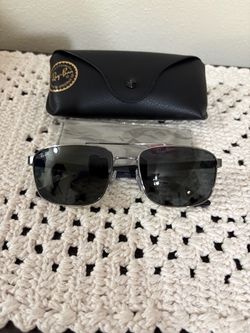 Ray-Ban Aviator Sunglasses with Case