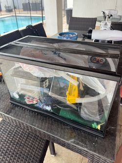 Reptile tank w accessories