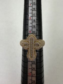 14K YELLOW GOLD RING WITH CLEAR STONES , SIZE 10