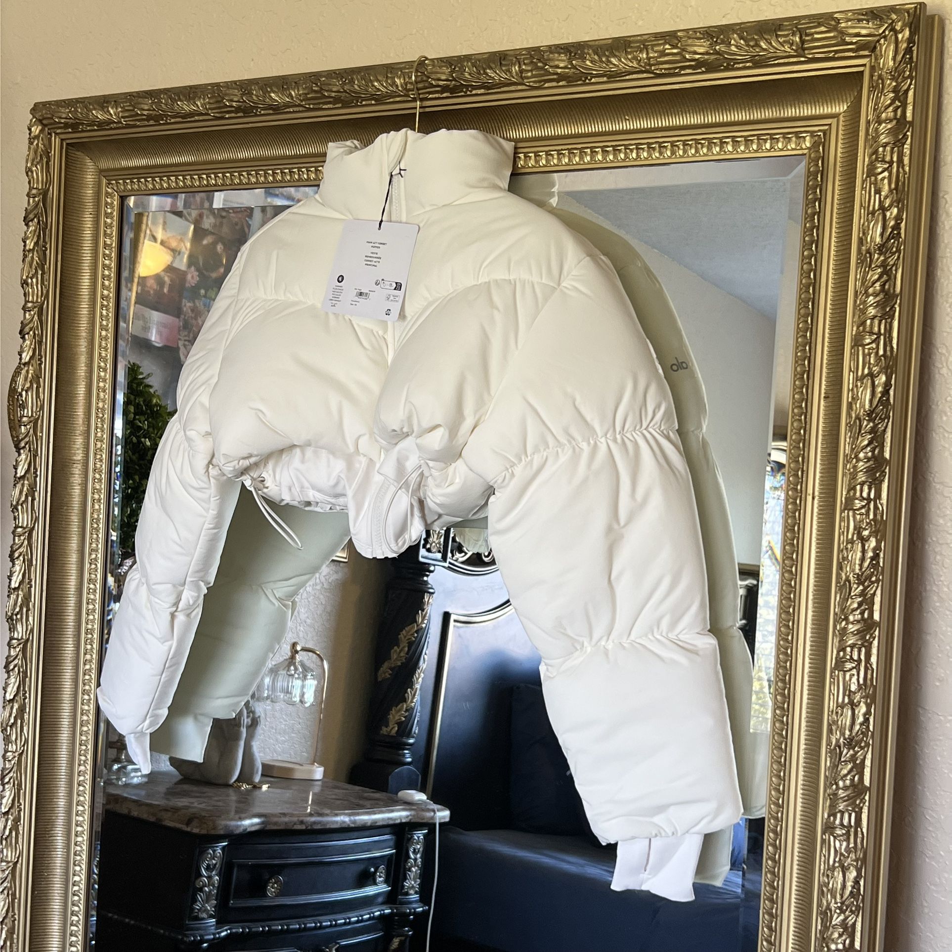 ALO Yoga Main Act Corset Puffer Ivory / XS