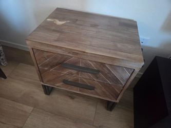 Sala , mesa de centro y cómodas,living room armchairs or sofa, coffee table, and chest of drawers or dresser.
