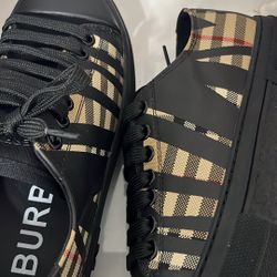 Women Burberry Sneaker