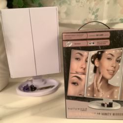 Vanity Mirror, NEW Tri-Fold LED Light-Up Vanity by Vivitar