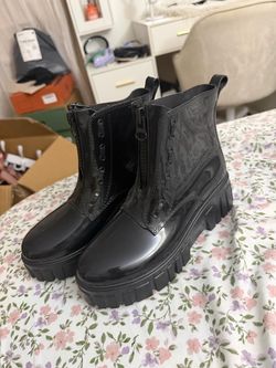 Women/Girls Boots (CN 37=US 6)