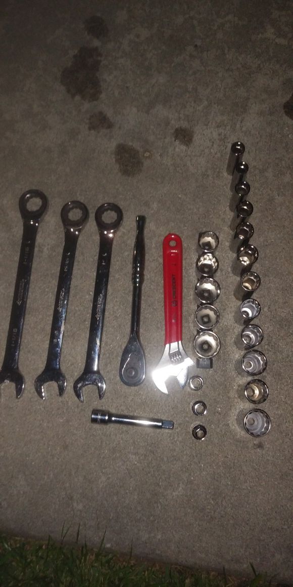 Brand new husky socket wrenches and ratchets...