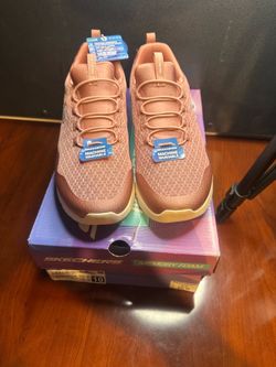 Skechers pink